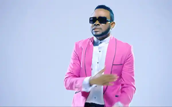 Nigerian Singer, J Martins Fights Show Promoters In United States (Video)